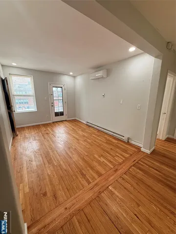 $3,500 | 262 Undercliff Avenue, Unit 1, Edgewater, NJ 07020