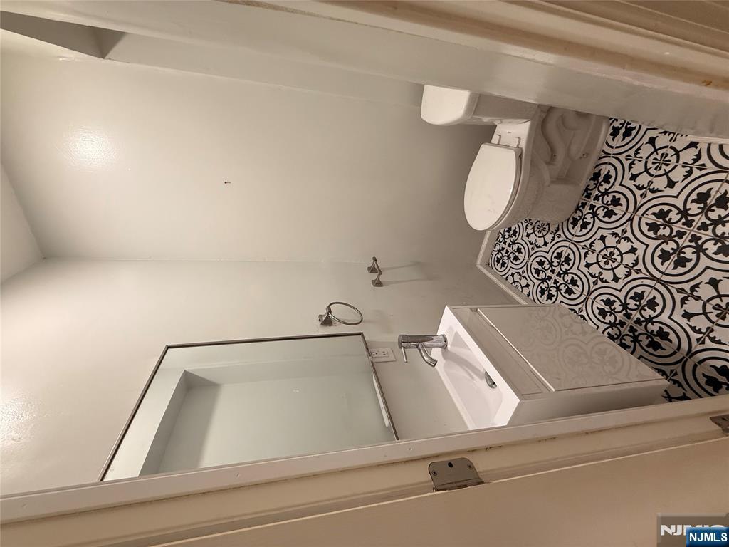 262 Undercliff Avenue, Unit 1 Edgewater, NJ 07020 - Photo 5 of 16