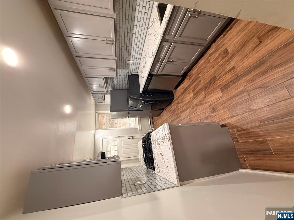 262 Undercliff Avenue, Unit 1 Edgewater, NJ 07020 - Photo 7 of 16