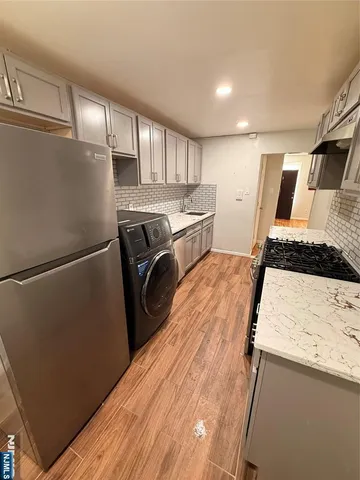 $3,500 | 262 Undercliff Avenue, Unit 1, Edgewater, NJ 07020