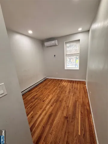 $3,500 | 262 Undercliff Avenue, Unit 1, Edgewater, NJ 07020