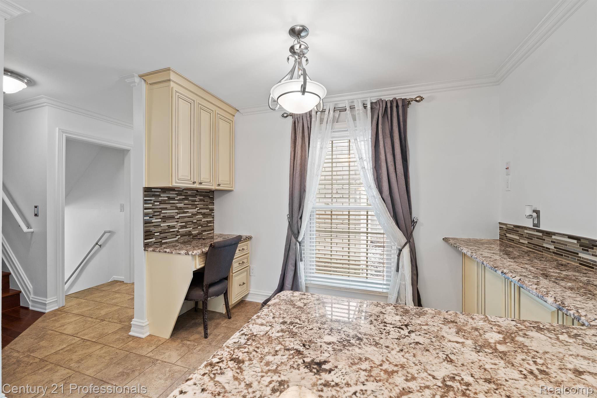 51 Manor Way Rochester, MI 48309 - Photo 14 of 25 Gallery Image 14
