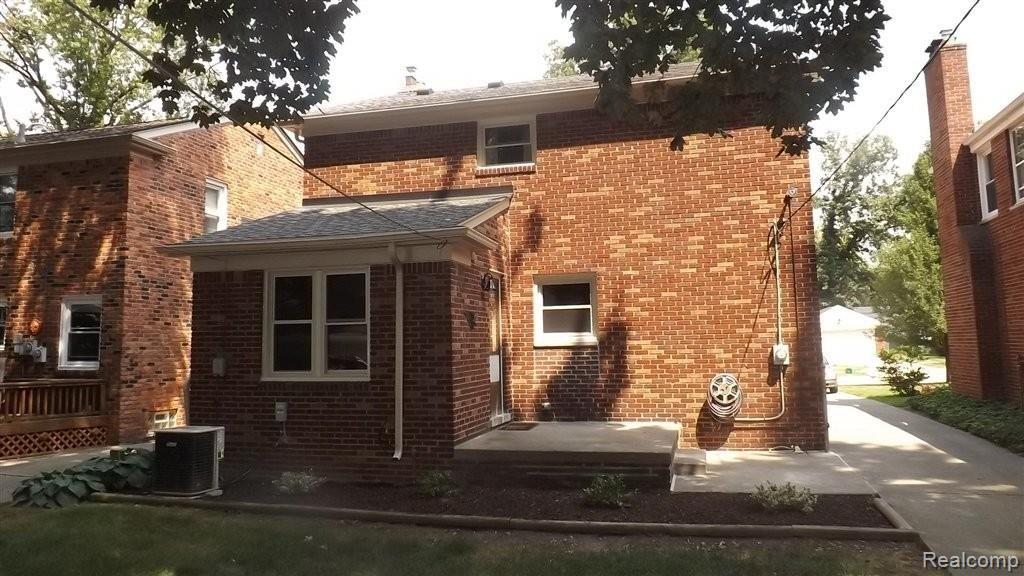 1953 Littlestone Road Grosse Pointe, MI 48236 - Photo 2 of 16 DSCF07641.JPG