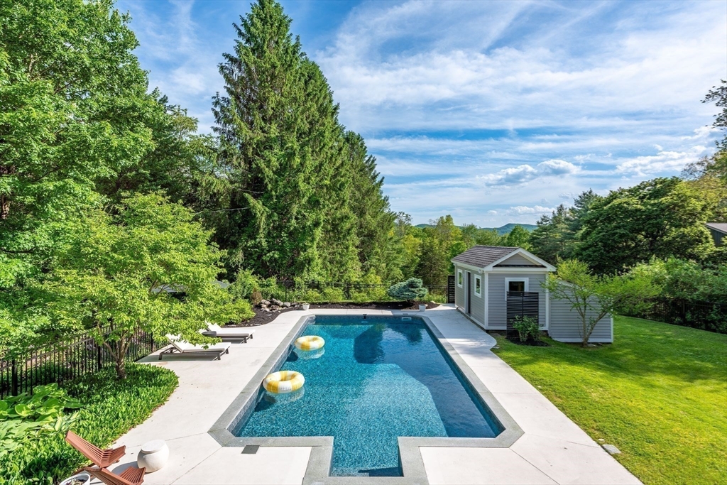 585 Station Road Amherst, MA 01002 - Photo 6 of 42