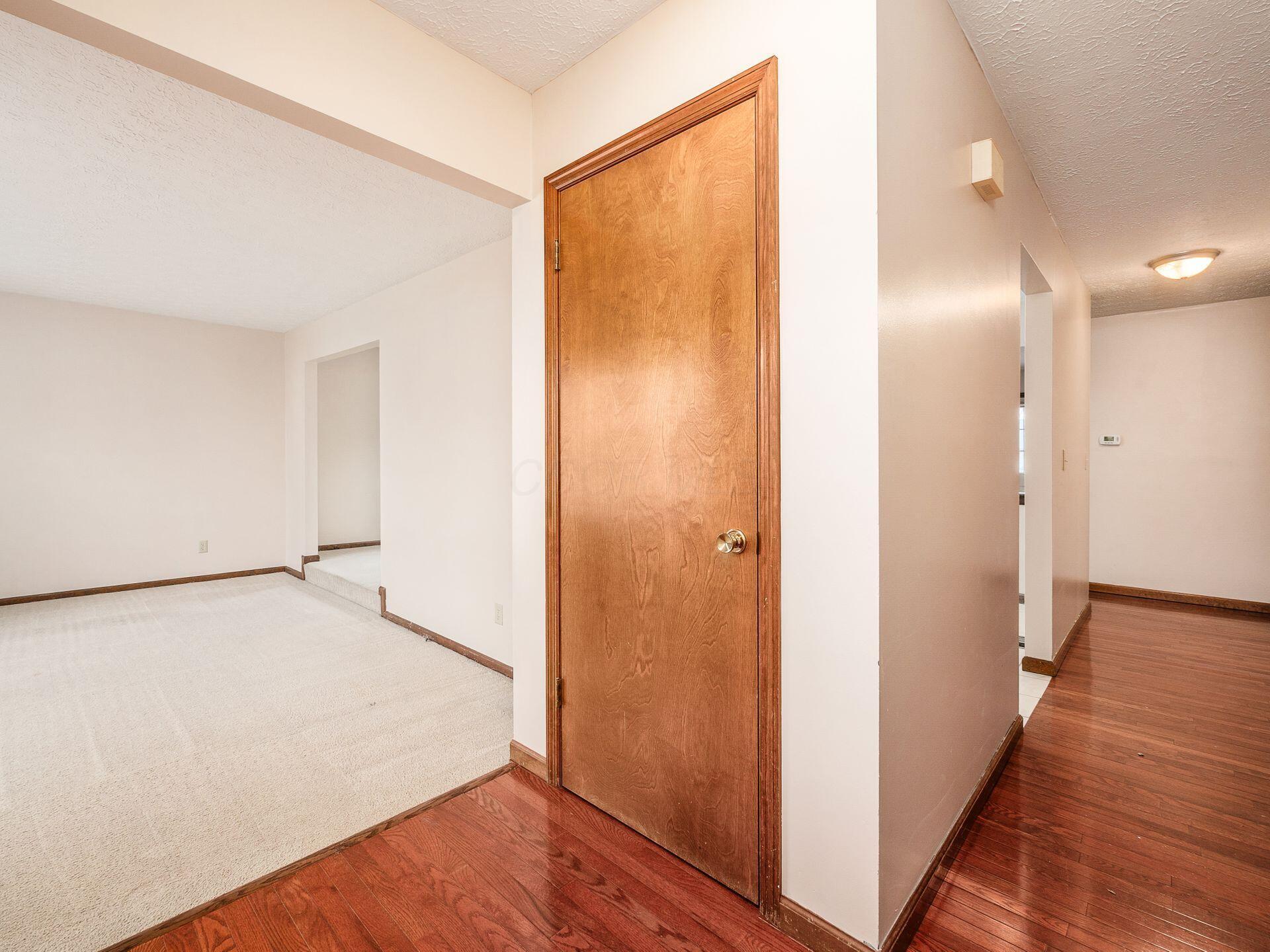 3935 O Shannon Road Dublin, OH 43016 - Photo 6 of 45 Entry 2