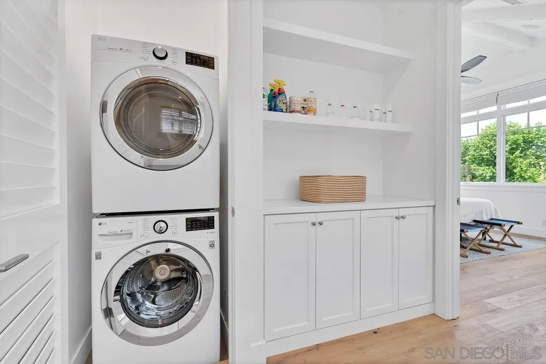 949 D Avenue Coronado, CA 92118 - Photo 15 of 28 a utility room with dryer and washer