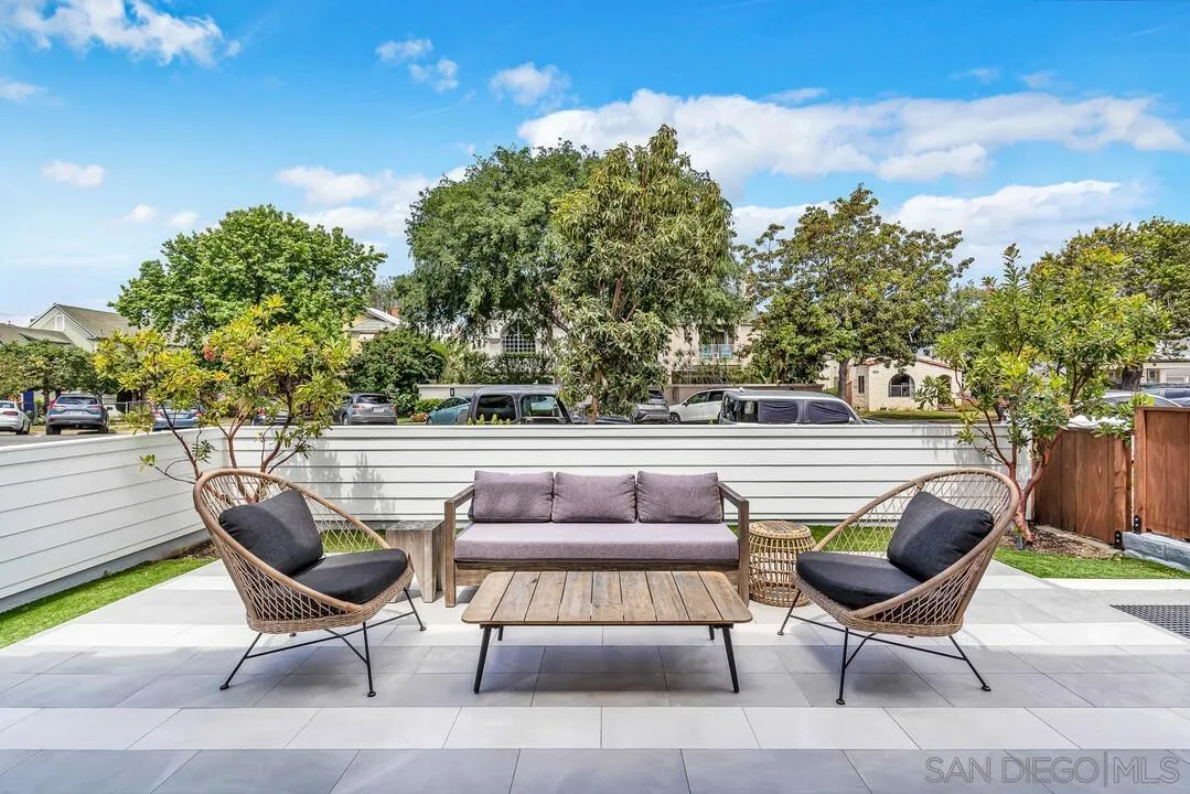 949 D Avenue Coronado, CA 92118 - Photo 10 of 28 a view of chair and tables