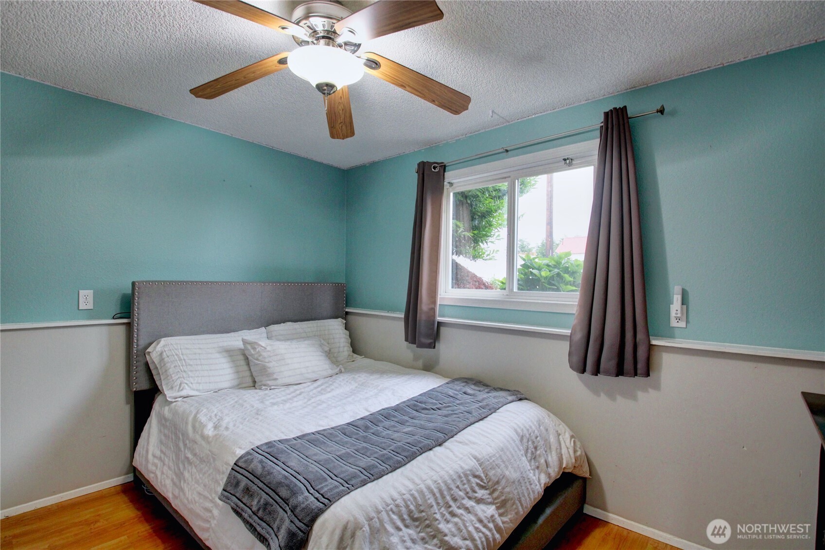 13168 Avon Allen Road Mount Vernon, WA 98273 - Photo 18 of 34 a bedroom with a bed and a window