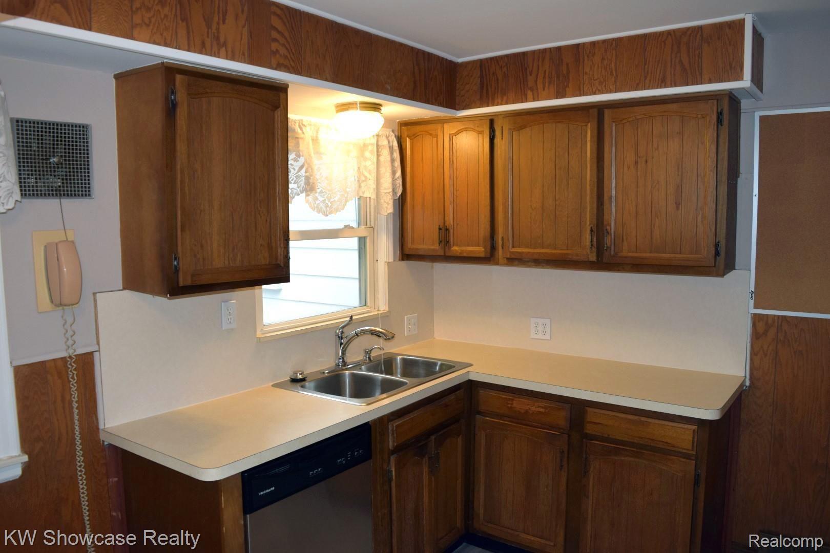 795 Sherbourne Street Inkster, MI 48141 - Photo 10 of 23 DSC_0021A.jpg