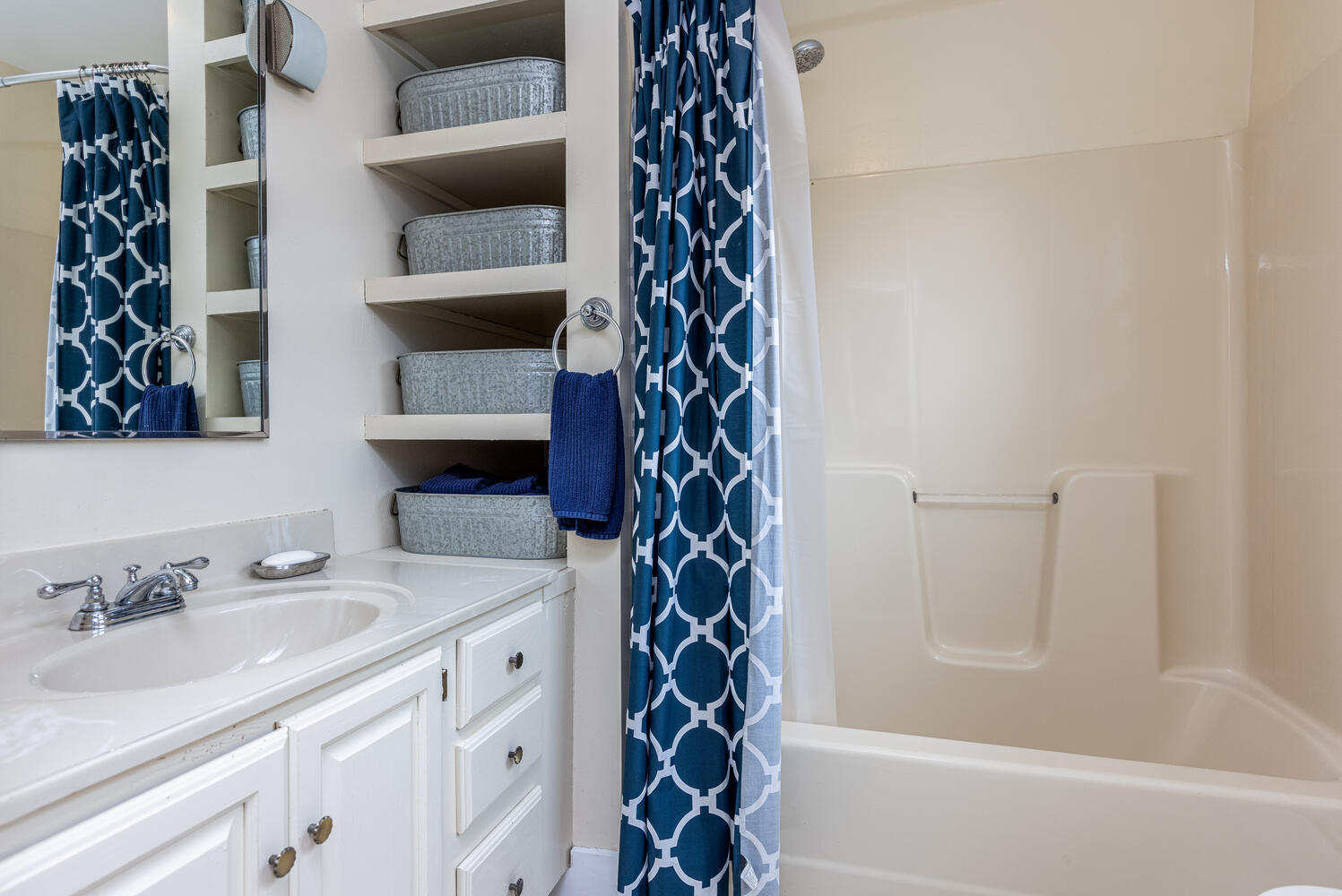 52 Summit Street Portland, ME 04103 - Photo 32 of 58 Bath en Suite