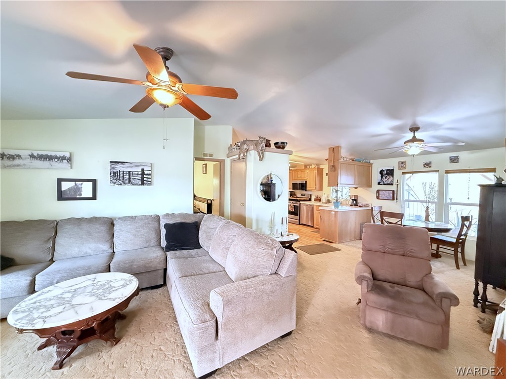 3661 Gila Road Golden Valley, AZ 86413 - Photo 11 of 39 Living Room
