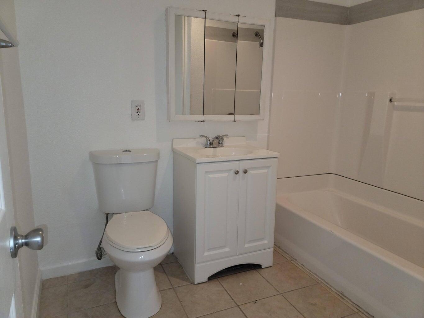 43965 Towne Street Indio, CA 92201 - Photo 19 of 31 a bathroom with a toilet a sink and bathtub