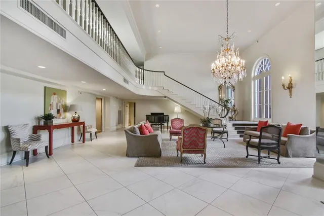 $2,100 | 1750 St Charles Avenue, Unit 320, New Orleans, LA 70130