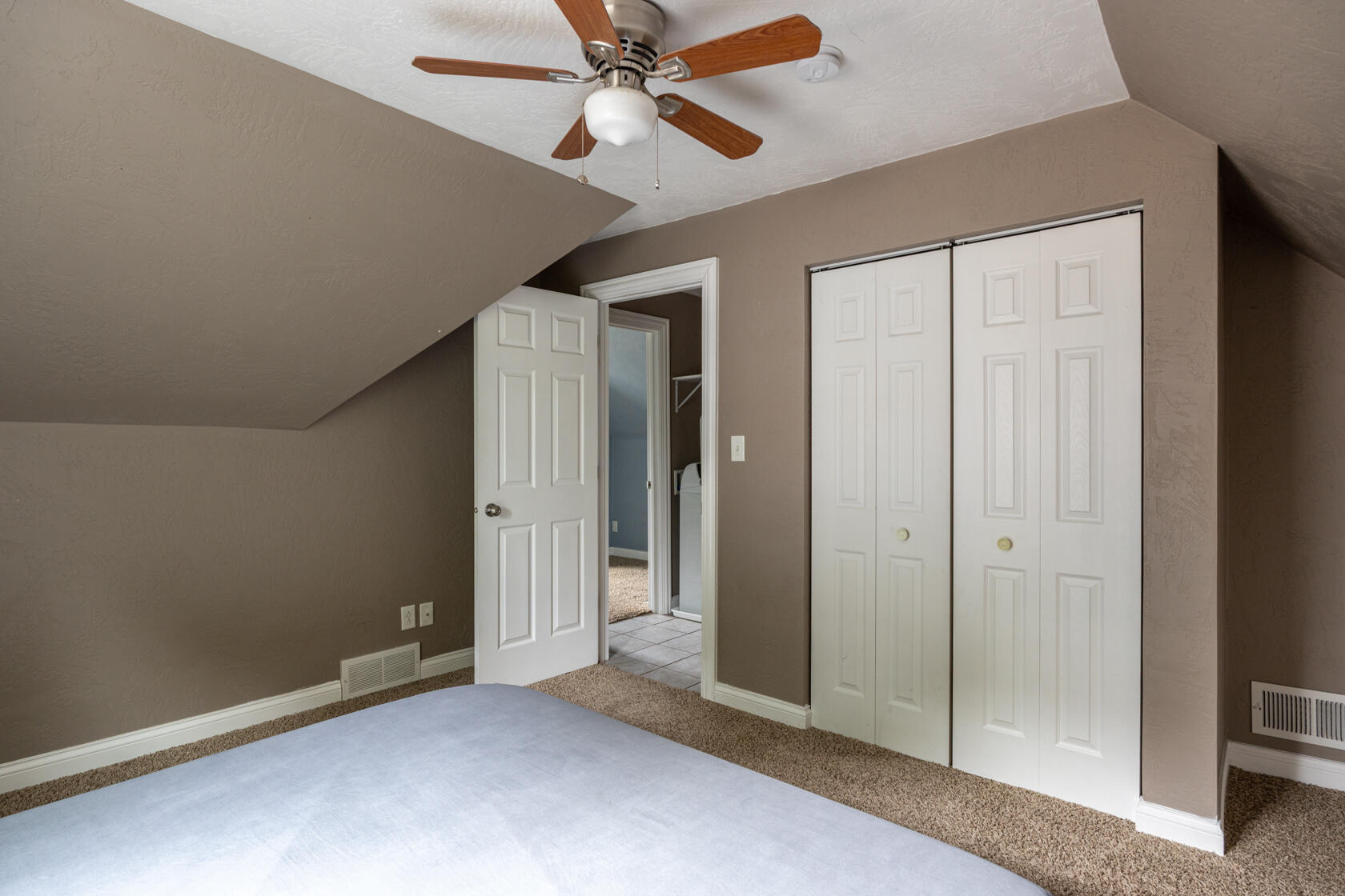 138 North Locust Street Appleton, WI 54914 - Photo 17 of 32 Bedroom 2