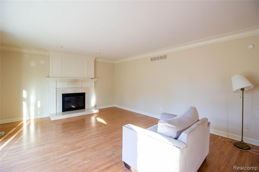 1067 Grandview Drive Rochester Hills, MI 48306 - Photo 4 of 26