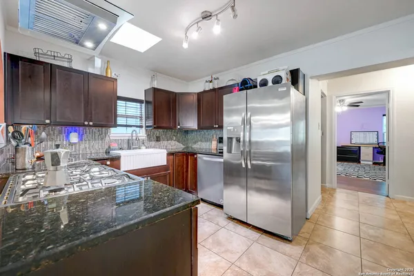 $2,200 | 2231 West Woodlawn Avenue, San Antonio, TX 78201