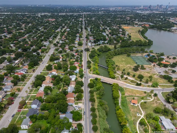 $2,200 | 2231 West Woodlawn Avenue, San Antonio, TX 78201