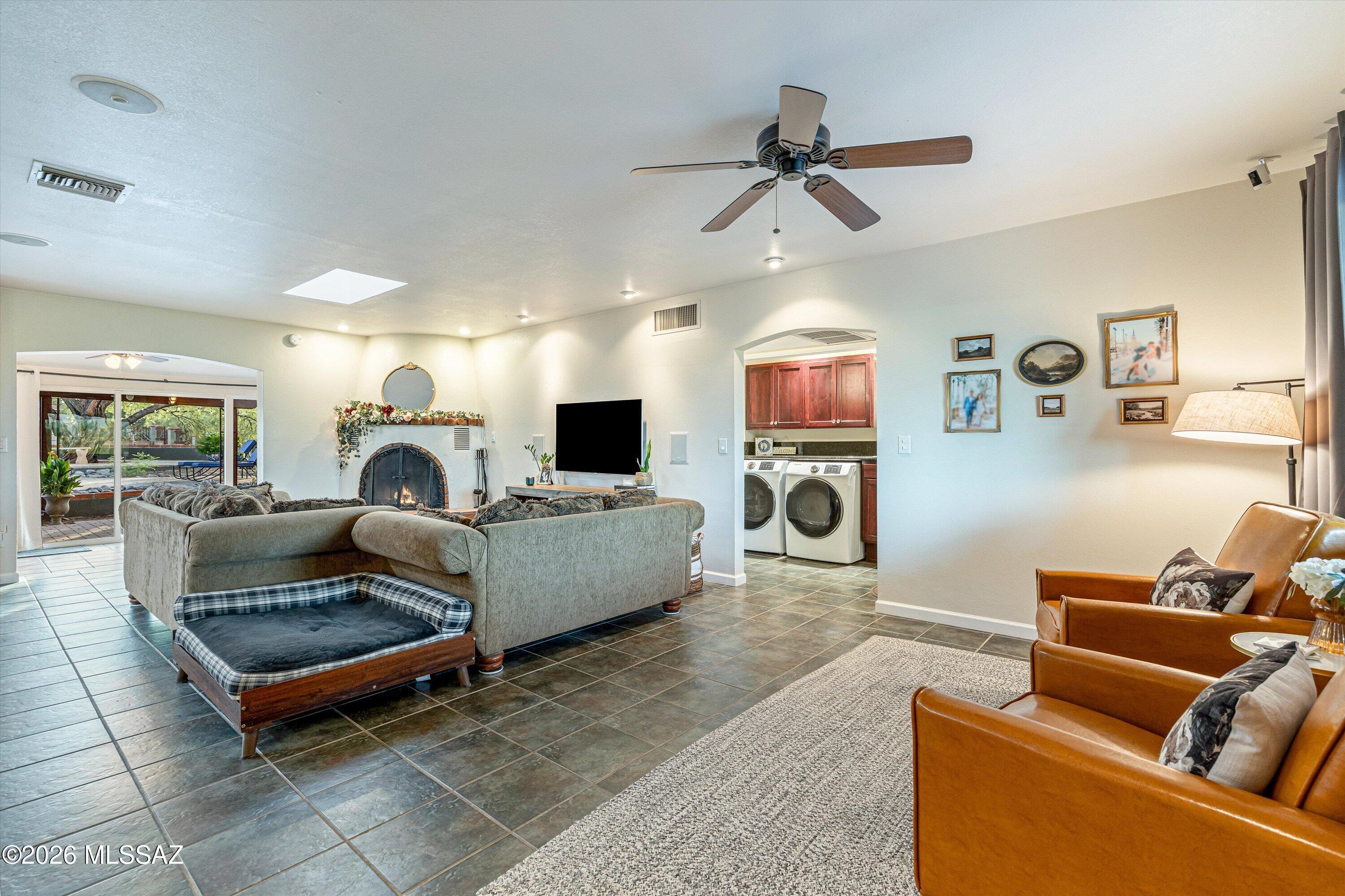 3123 West Morgan Road Tucson, AZ 85745 - Photo 8 of 51 08-Living Room