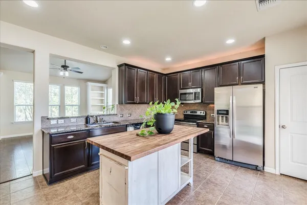 $2,050 | 711 Heritage Springs Trail, Round Rock, TX 78664