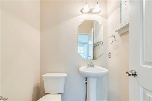 $2,050 | 711 Heritage Springs Trail, Round Rock, TX 78664