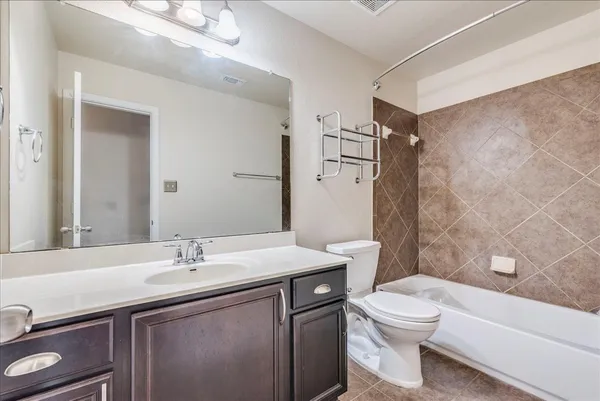 $2,050 | 711 Heritage Springs Trail, Round Rock, TX 78664