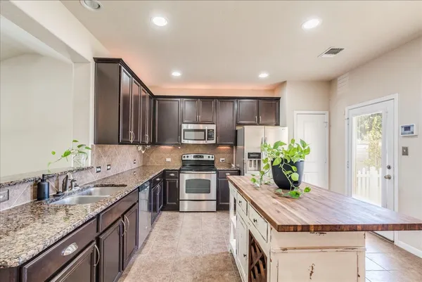 $2,050 | 711 Heritage Springs Trail, Round Rock, TX 78664