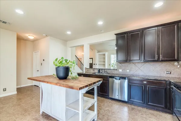 $2,050 | 711 Heritage Springs Trail, Round Rock, TX 78664