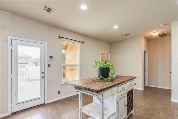 $2,050 | 711 Heritage Springs Trail, Round Rock, TX 78664