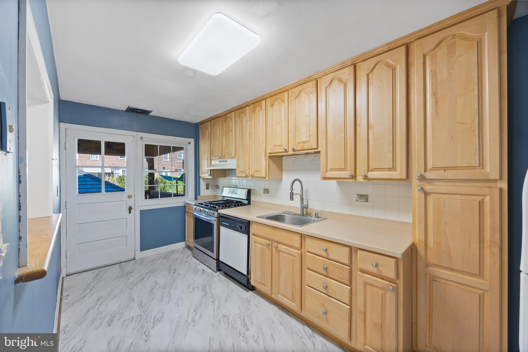 322 Whitfield Road Catonsville, MD 21228 - Photo 8 of 29 Gallery Image 8