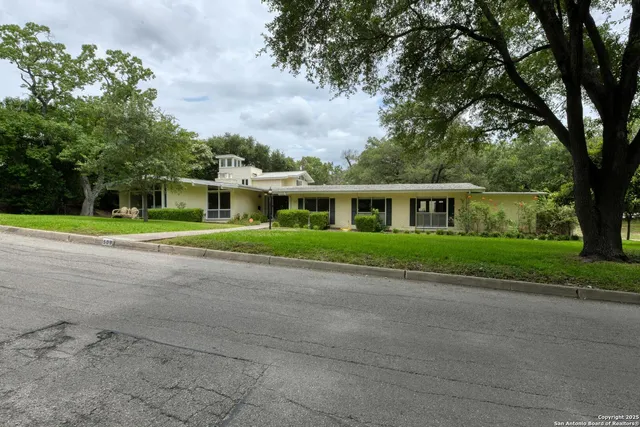 $825,000 | 509 Canterbury Hill Street, Terrell Hills, TX 78209