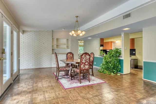 $825,000 | 509 Canterbury Hill Street, Terrell Hills, TX 78209