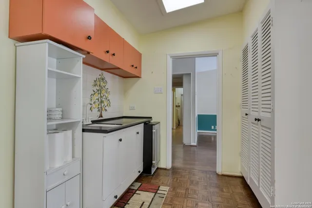 $825,000 | 509 Canterbury Hill Street, Terrell Hills, TX 78209