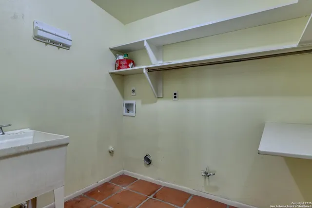 $825,000 | 509 Canterbury Hill Street, Terrell Hills, TX 78209