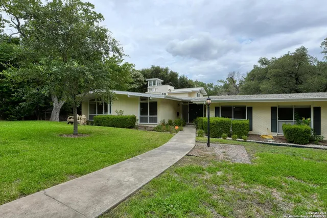 $825,000 | 509 Canterbury Hill Street, Terrell Hills, TX 78209