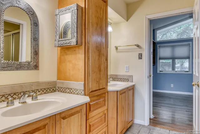 $825,000 | 509 Canterbury Hill Street, Terrell Hills, TX 78209