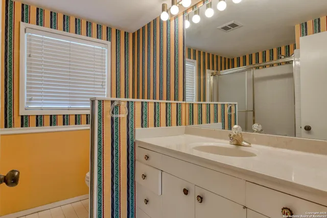 $825,000 | 509 Canterbury Hill Street, Terrell Hills, TX 78209