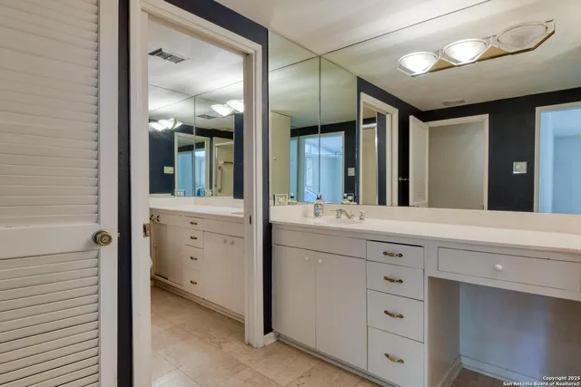 $825,000 | 509 Canterbury Hill Street, Terrell Hills, TX 78209