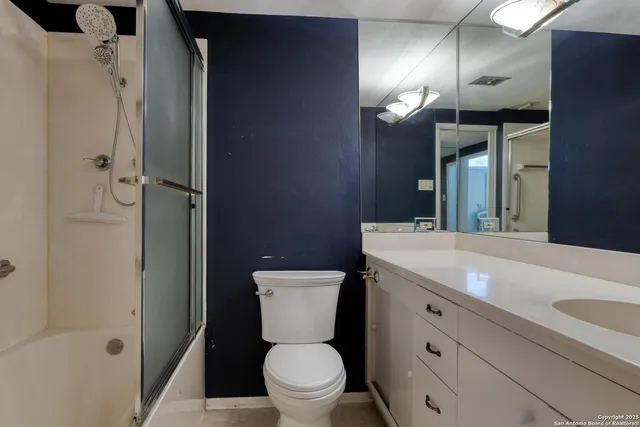 $825,000 | 509 Canterbury Hill Street, Terrell Hills, TX 78209