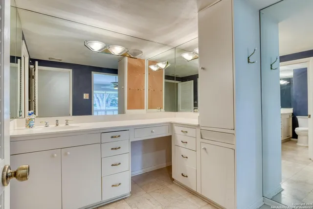 $825,000 | 509 Canterbury Hill Street, Terrell Hills, TX 78209