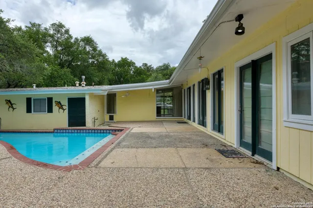 $825,000 | 509 Canterbury Hill Street, Terrell Hills, TX 78209