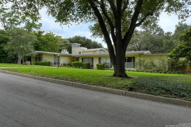 $825,000 | 509 Canterbury Hill Street, Terrell Hills, TX 78209