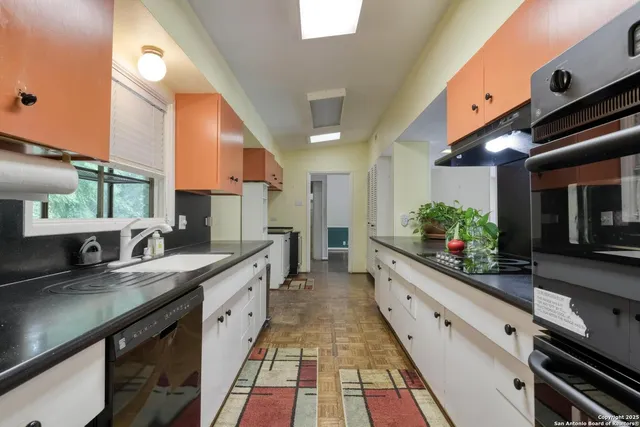 $825,000 | 509 Canterbury Hill Street, Terrell Hills, TX 78209