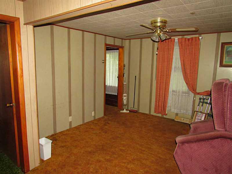 2124 River Hill Road Monongahela, PA 15063 - Photo 6 of 16 Living Room.