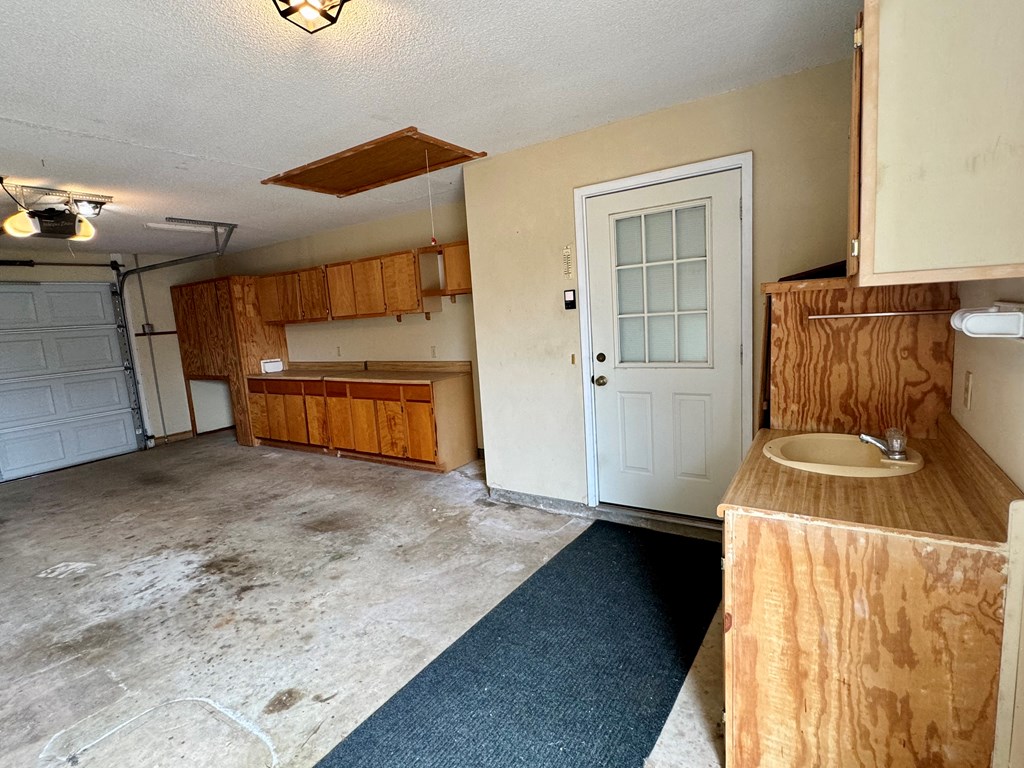 206 Beacon Road Dothan, AL 36301 - Photo 22 of 35 Additional Storage - Attached Garage