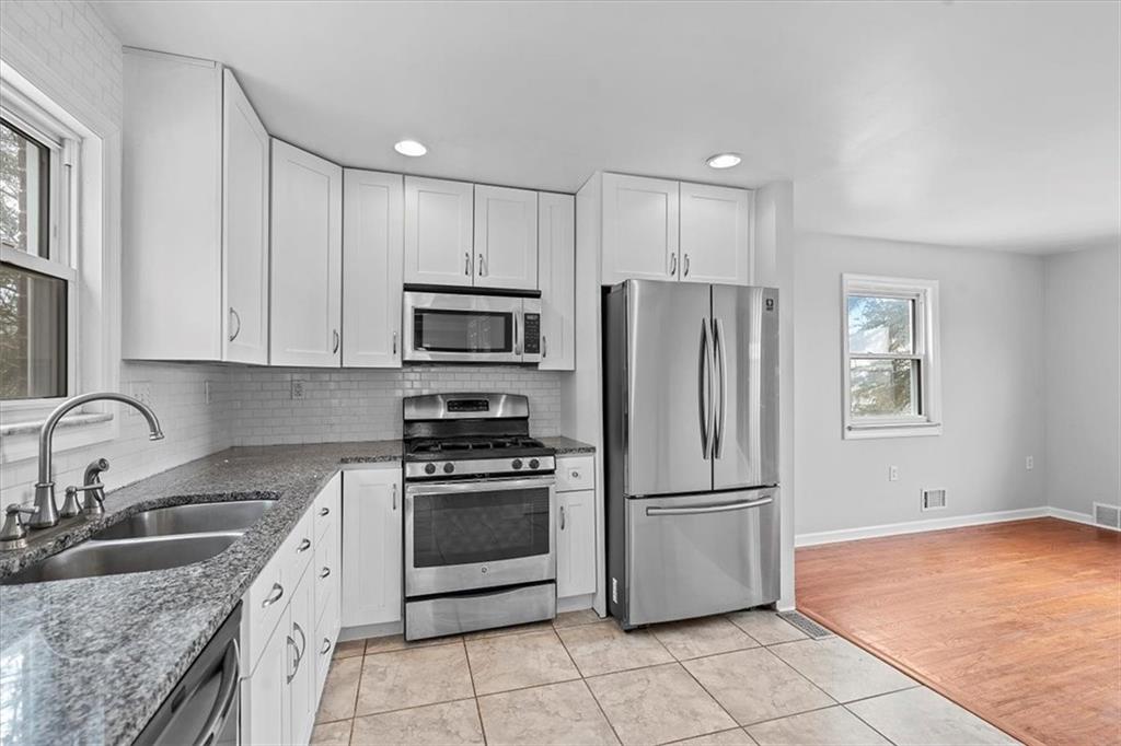 2059 Swallow Hill Road Pittsburgh, PA 15220 - Photo 9 of 25 Gallery Image 9