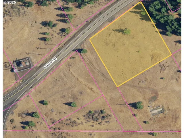 a view of a bathtub in a outdoor space