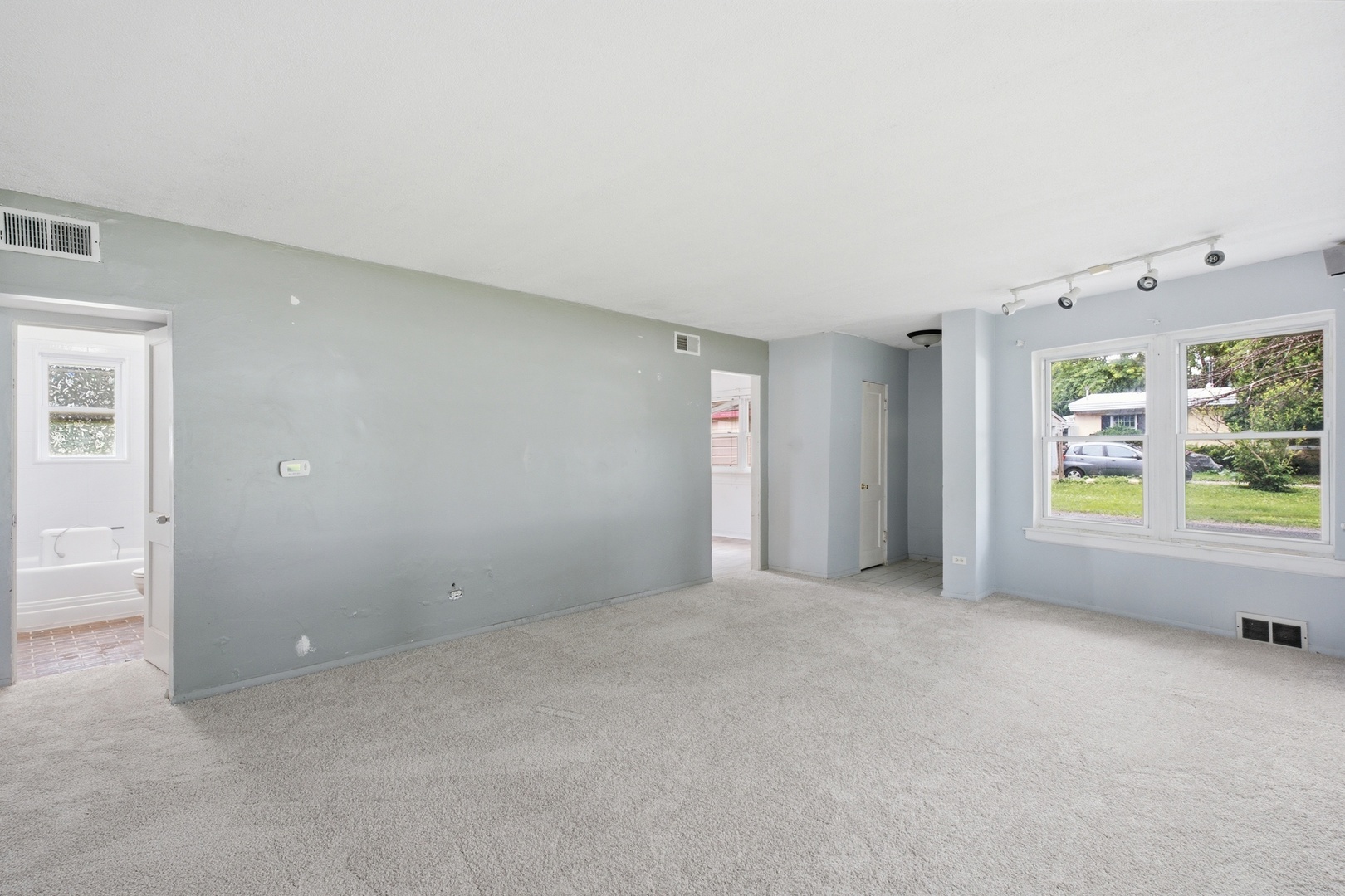 1013 Highmoor Road Lombard, IL 60148 - Photo 7 of 28