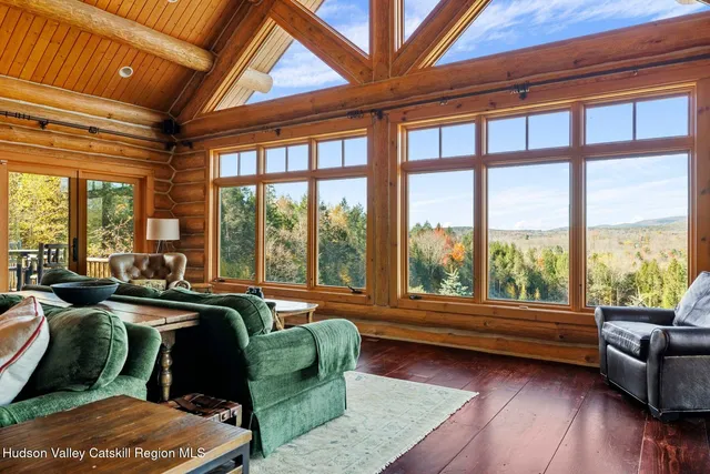 a view of an entryway with furniture