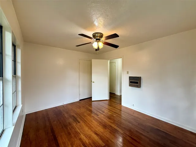 $1,300 | 219 Moore Street, Navasota, TX 77868