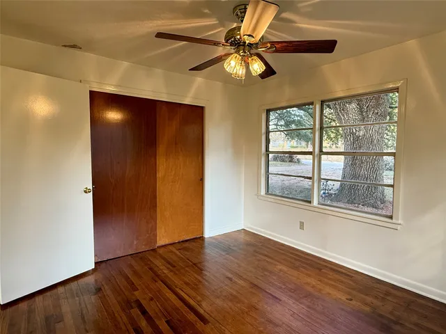 $1,300 | 219 Moore Street, Navasota, TX 77868